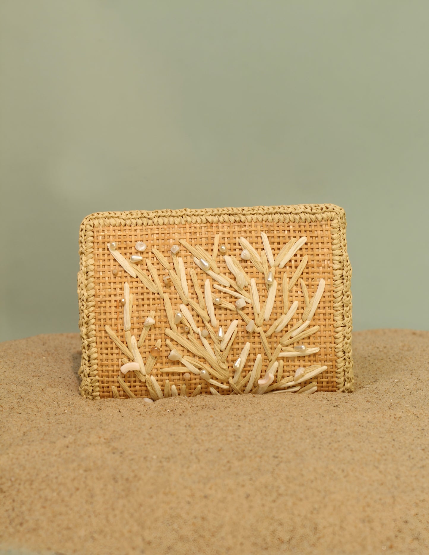 CLUTCH NATURE CORAL REEF WHITE