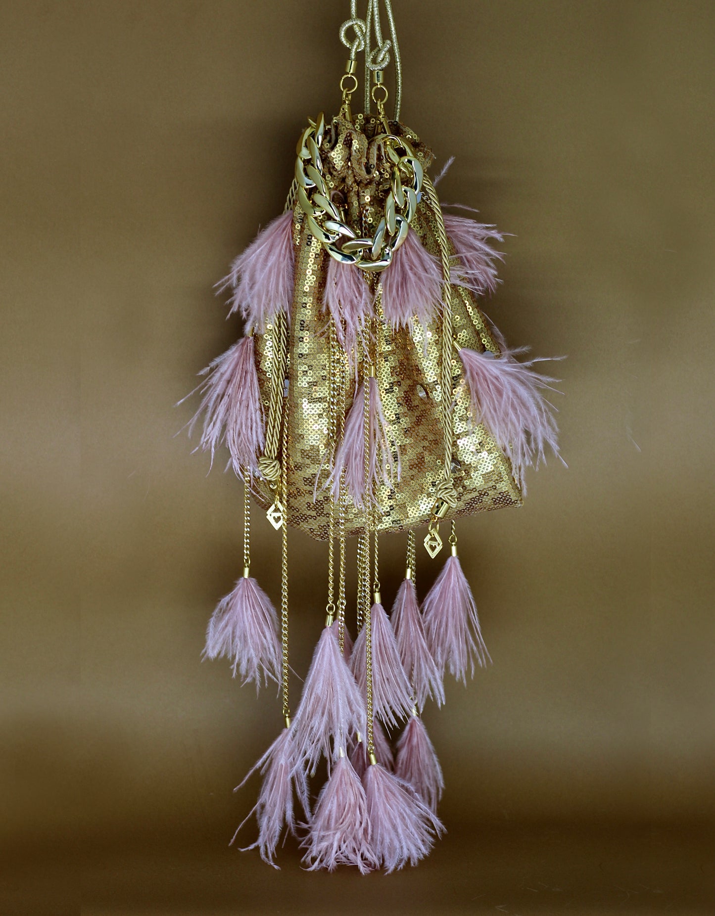 BOLSA PLUMMY SWING GOLD