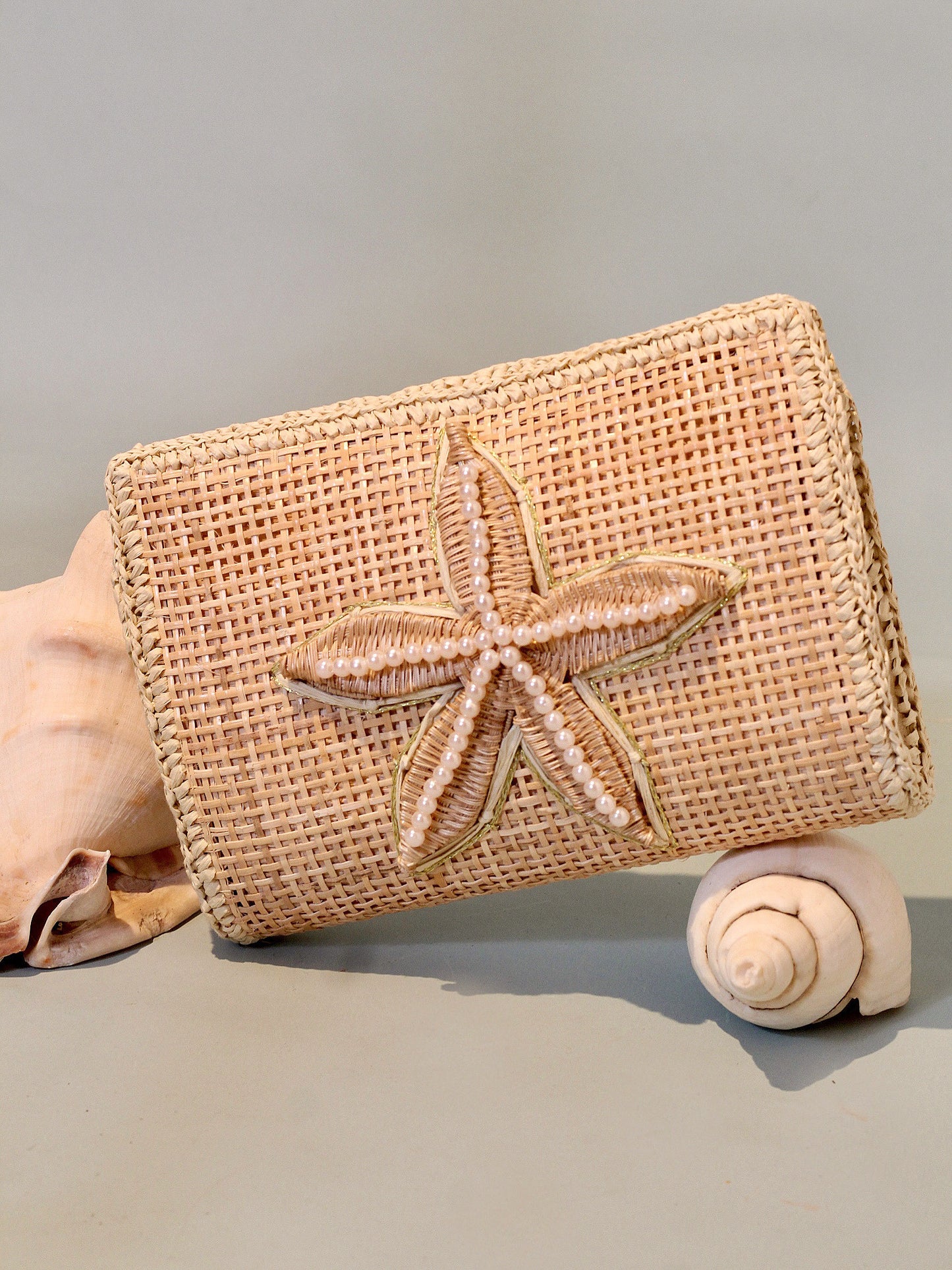 CLUTCH STELLA NAURU